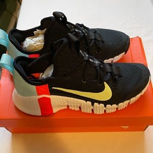 Womens Free Metcom 3 Training Shoe. Size 8. Black